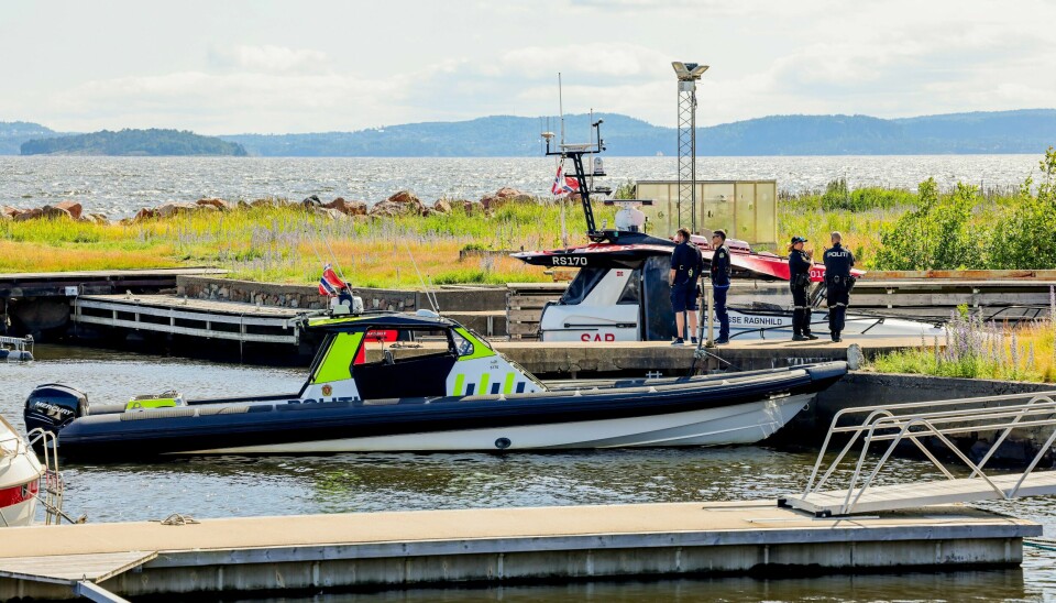 En båt har gått ned i Oslofjorden etter en kollisjon med en annen. Ulykken fremstår alvorlig, ifølge politiet som har opprettet et mottakssenteret på land ved Tofte. En båt har gått ned i Oslofjorden etter en kollisjon med en annen. Ulykken fremstår alvorlig, ifølge politiet som har opprettet et mottakssenteret på land ved Tofte. Foto: Geir Olsen / NTB