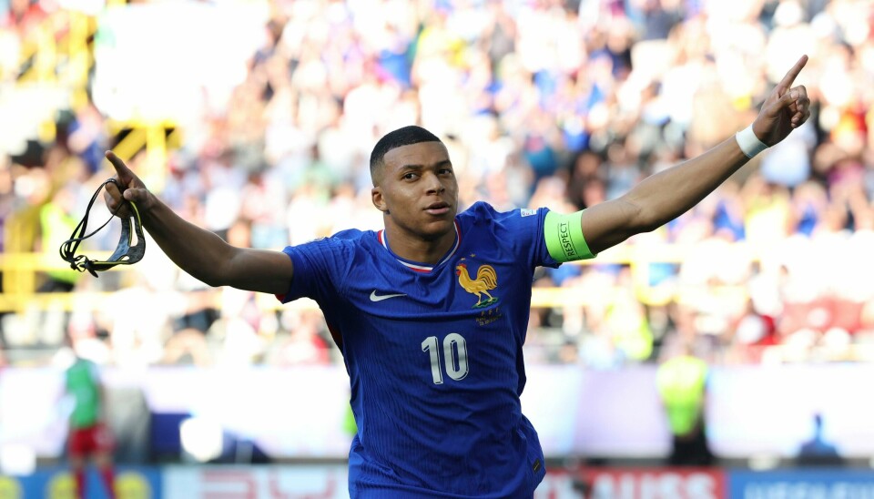 Kylian Mbappé «kastet» masken etter å ha gitt Frankrike 1-0 tirsdag. Kylian Mbappé «kastet» masken etter å ha gitt Frankrike 1-0 tirsdag. Foto: Friso Gentsch / DPA via AP / NTB