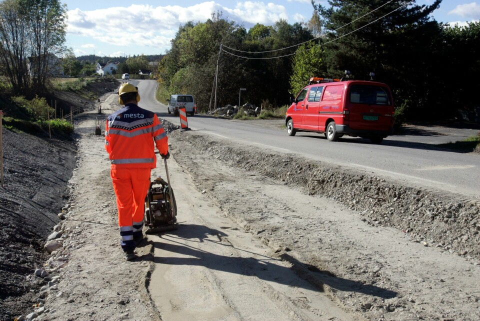 Sommeren er høysesong for veiarbeid. Statens vegvesen ber trafikanter om å respektere veiarbeidere og skilting. Illustrasjonsfoto. Sommeren er høysesong for veiarbeid. Statens vegvesen ber trafikanter om å respektere veiarbeidere og skilting. Illustrasjonsfoto: Terje Bendiksby / NTB.