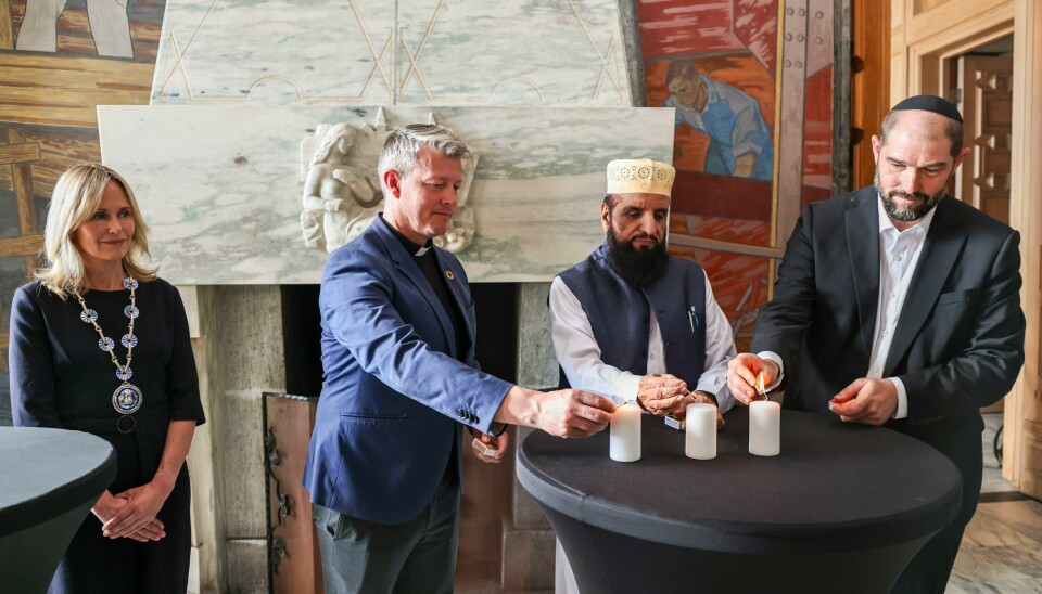 F.v.: Oslos ordfører Anne Lindboe, domprost i Oslo Pål Kristian Balstad, leder av Imamrådet Nehmat Ali Shah og rabbiner Joav Melchior under markeringen av Fredserklæringen i Oslo rådhus mandag. F.v.: Oslos ordfører Anne Lindboe, domprost i Oslo Pål Kristian Balstad, leder av Imamrådet Nehmat Ali Shah og rabbiner Joav Melchior under markeringen av Fredserklæringen i Oslo rådhus mandag. Foto: Geir Olsen / NTB