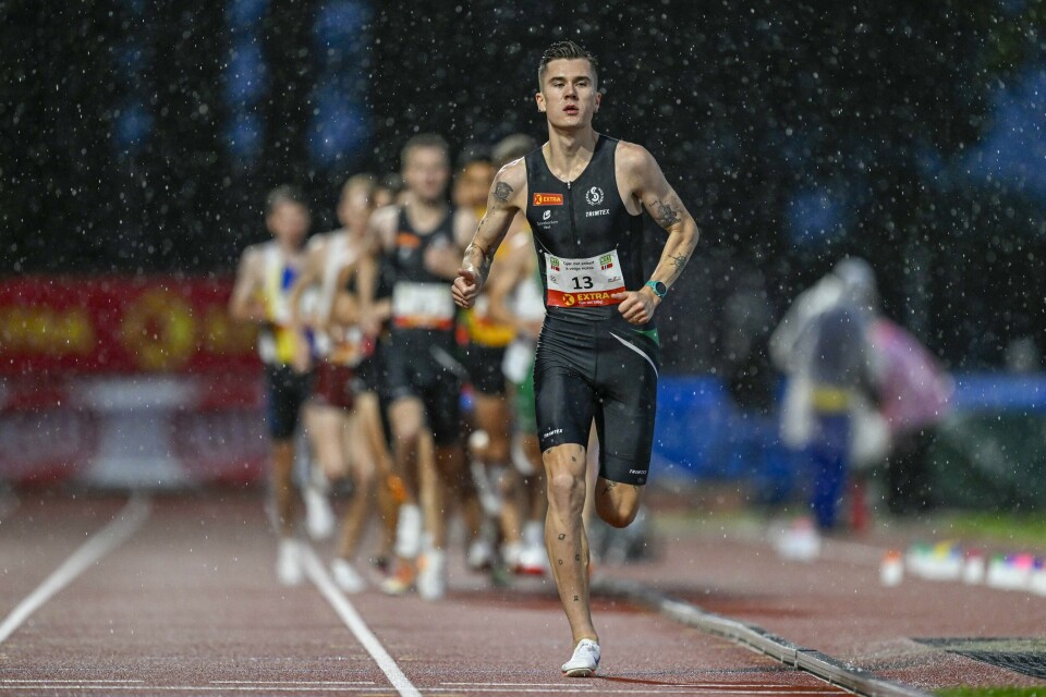 Jakob Ingebrigtsen tok NM-gull på 1500 meter i regnvær i Sandnes der han forlot feltet tidlig. Jakob Ingebrigtsen tok NM-gull på 1500 meter. Foto: Carina Johansen / NTB