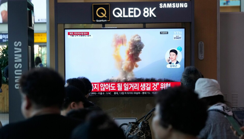 Bilder fra en nordkoreansk rakettoppskyting på sørkoreansk TV. Bilder fra en nordkoreansk rakettoppskyting på sørkoreansk TV. Foto: Ahn Young-joon / AP / NTB