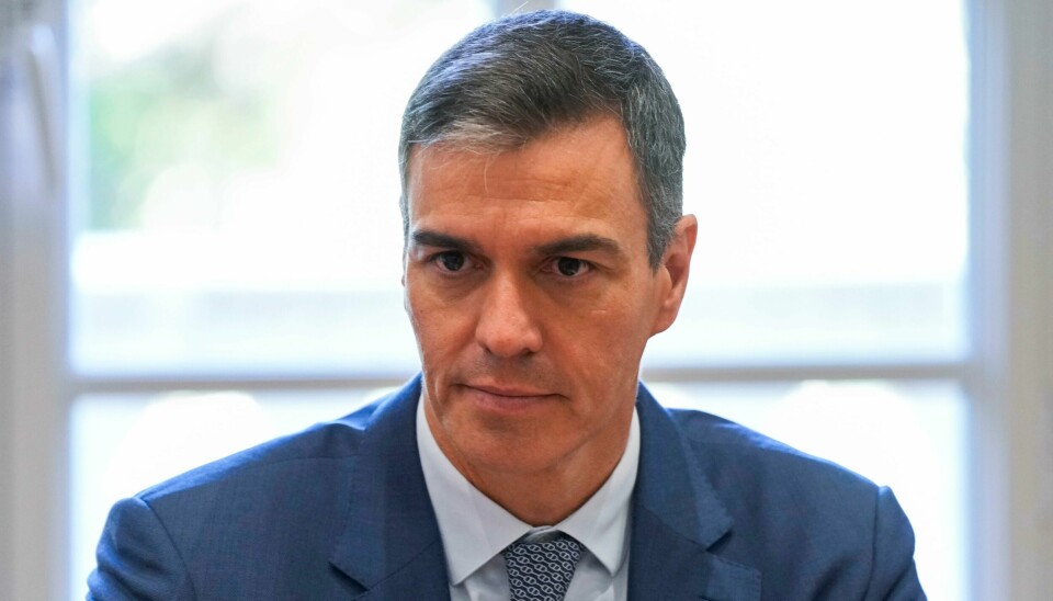 Spanias statsminister Pedro Sánchez står over EU-toppmøtet denne uka etter svigerfarens død. Tysklands statsminister Olaf Scholz skal stemme i hans sted. Spanias statsminister Pedro Sánchez' parti PSOE gjorde det bra i EU-valget i landet. Arkivfoto: Manu Fernandez / AP / NTB