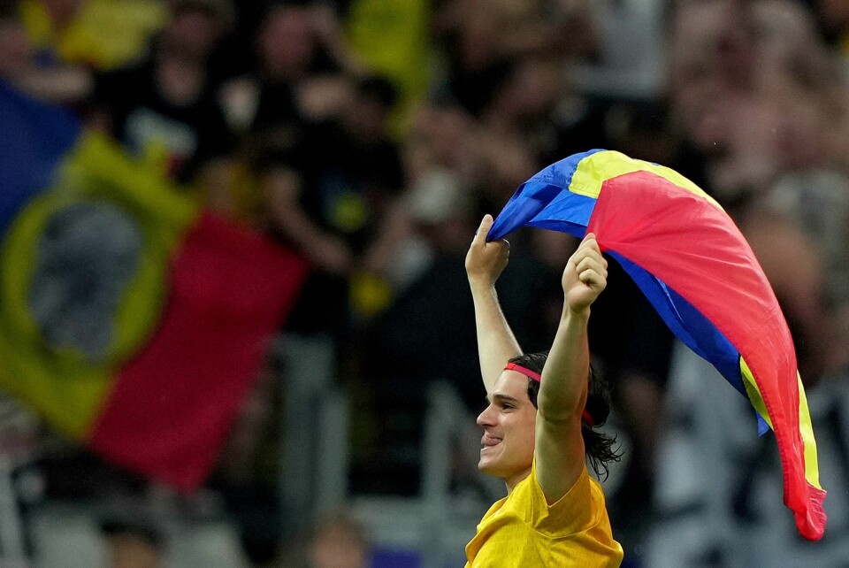 Rumenske Ianis Hagi kunne juble for gruppeseier etter EM-kampen mot Slovakia. Også motstanderen gikk videre. Rumenske Ianis Hagi kunne juble for gruppeseier etter EM-kampen mot Slovakia. Også motstanderen gikk videre. Foto: Spada /LaPresse via AP / NTB