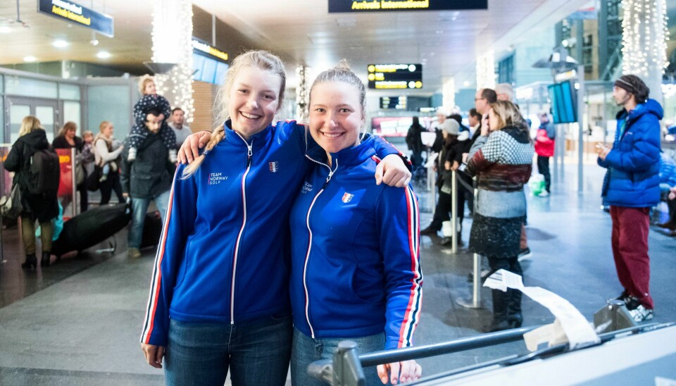 Celine Borge (t.v.) og Madelene Stavnar kan få OL-billett. Bildet er tatt etter en golfturnering i Marokko i 2016. Celine Borge (til v.) sammen med Madelene Stavnar etter at Stavnar i 2016 ble yngste norske spiller som har kvalifisert seg til europatouren. Nå er Borge klar for LPGA-touren. Foto: Jon Olav Nesvold / NTB