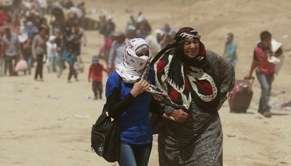Syriske flyktninger krysser grensen til Irak i august 2013 midt under krigen i landet. Det er nå ti år siden IS opprettet sitt selverklærte kalifat. Gruppa fortsetter å gjennomføre angrep i Syria nesten hver eneste dag selv om de mistet territoriet i 2019. Syriske flyktninger krysser grensen til Irak i august 2013 midt under krigen i landet. Det er nå ti år siden IS mistet sitt selverklærte kalifat, men gruppa fortsetter å gjennomføre angrep i Syria nesten hver eneste dag. Arkivfoto: Hadi Mizban / AP / NTB