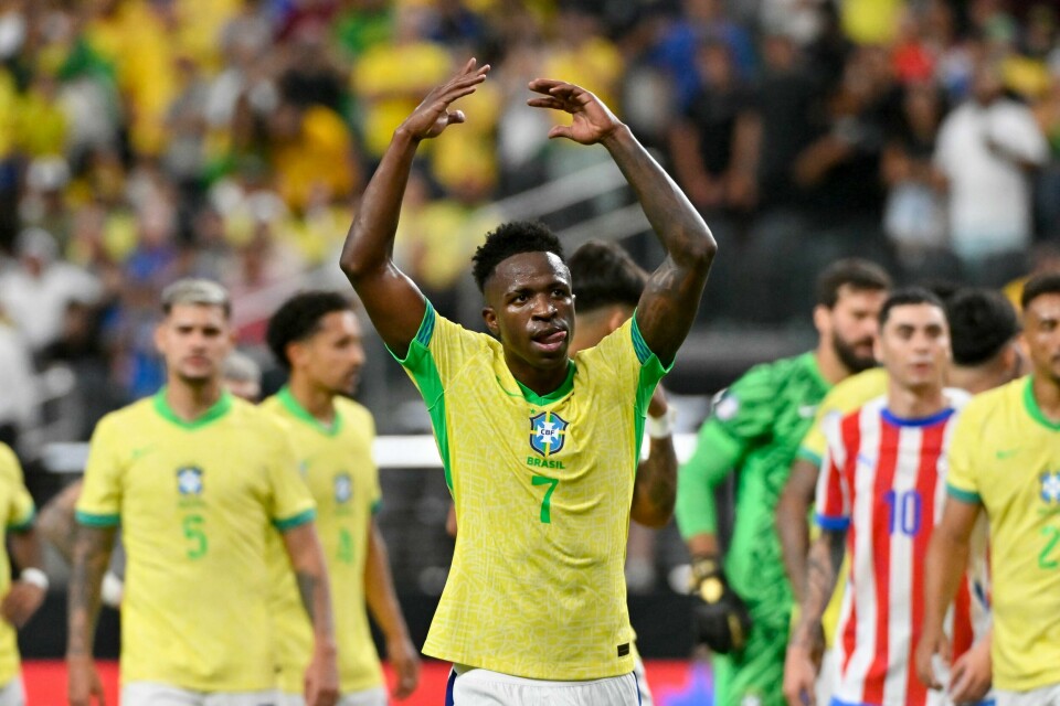 Vinicius Junior (nummer 7) scoret to av Brasils fire mål mot Paraguay i Copa America. Vinicius Junior (nummer 7) scoret to av Brasils fire mål mot Paraguay i Copa America. Foto: David Becker/AP Photo/NTB.