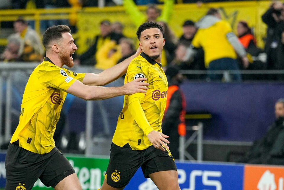 Jadon Sancho feirer med Salih Ozcan etter å ha scoret for Borussia Dortmund mot PSV i mesterligaen Jadon Sancho feirer med Salih Ozcan etter å ha scoret for Borussia Dortmund mot PSV i mesterligaen. Foto: Martin Meissner, AP / NTB
