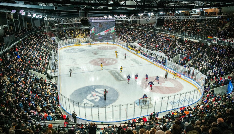 Full arena under eliteseriekampen i ishockey mellom Vålerenga og Storhamar i Jordal Amfi. Foto: Rodrigo Freitas / NTB