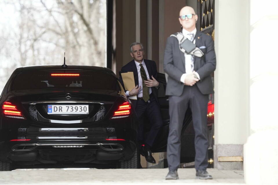 De fossile regjeringsbilene til PST omfatter merkene BMW, Audi og Mercedes. Her ankommer statsminister Jonas Gahr Støre (Ap) Slottet for å delta i statsråd der, tilbake i 2022. De fossile regjeringsbilene til PST omfatter merkene BMW, Audi og Mercedes. Her ankommer statsminister Jonas Gahr Støre (Ap) Slottet for å delta i statsråd der, tilbake i 2022.