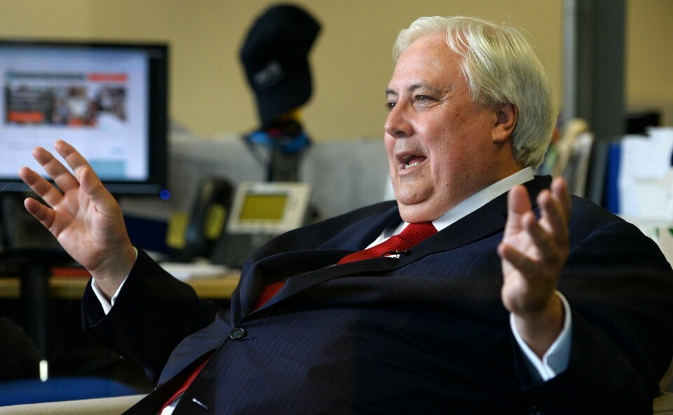 Gruvemilliardæren Clive Palmer gir ikke opp sitt Titanic II-håp. (FILES) A file photo taken on August 27, 2013 shows Australian mining magnate Clive Palmer speaking to AFP in Sydney. Outspoken resources tycoon Clive Palmer condemned the 'rape and disrespect' of Australia by foreign firms in a spat with a Chinese miner which warned the case was being watched closely in Asia, on February 7, 2014. Palmer is locked in a long-running dispute over royalties and port operations with Hong Kong-based Citic Pacific over its Sino Iron magnetite project, a partnership with China's state-owned Metallurgical Group Corporation. AFP PHOTO/FILES/William WEST