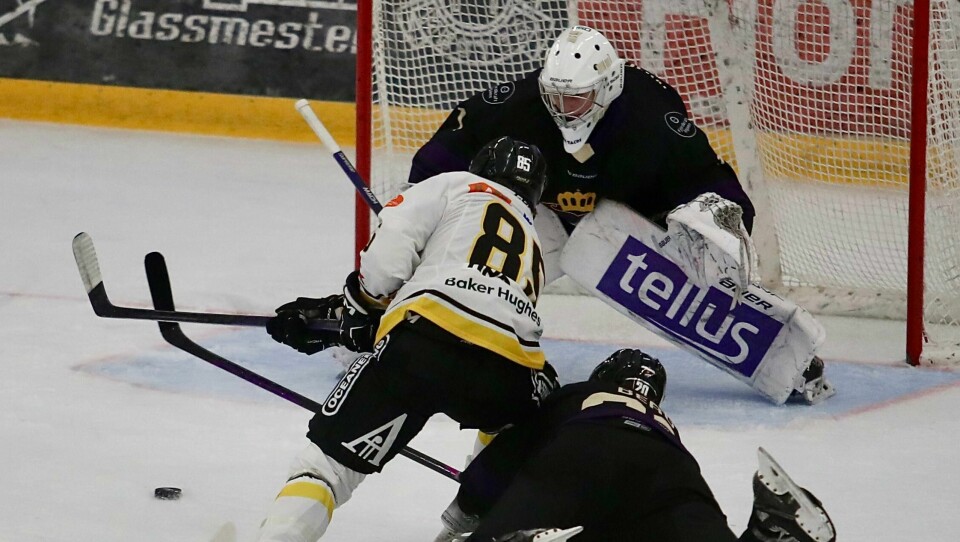 Grüner tok ledelsen to ganger mot Oilers, men til slutt ble overmakten for stor. Målvakt Lindon Marshall leverte en kjempekamp mot Stavanger Oilers torsdag, men Grüner klarte heller ikke i denne kampen å få med seg sesongens første poeng.