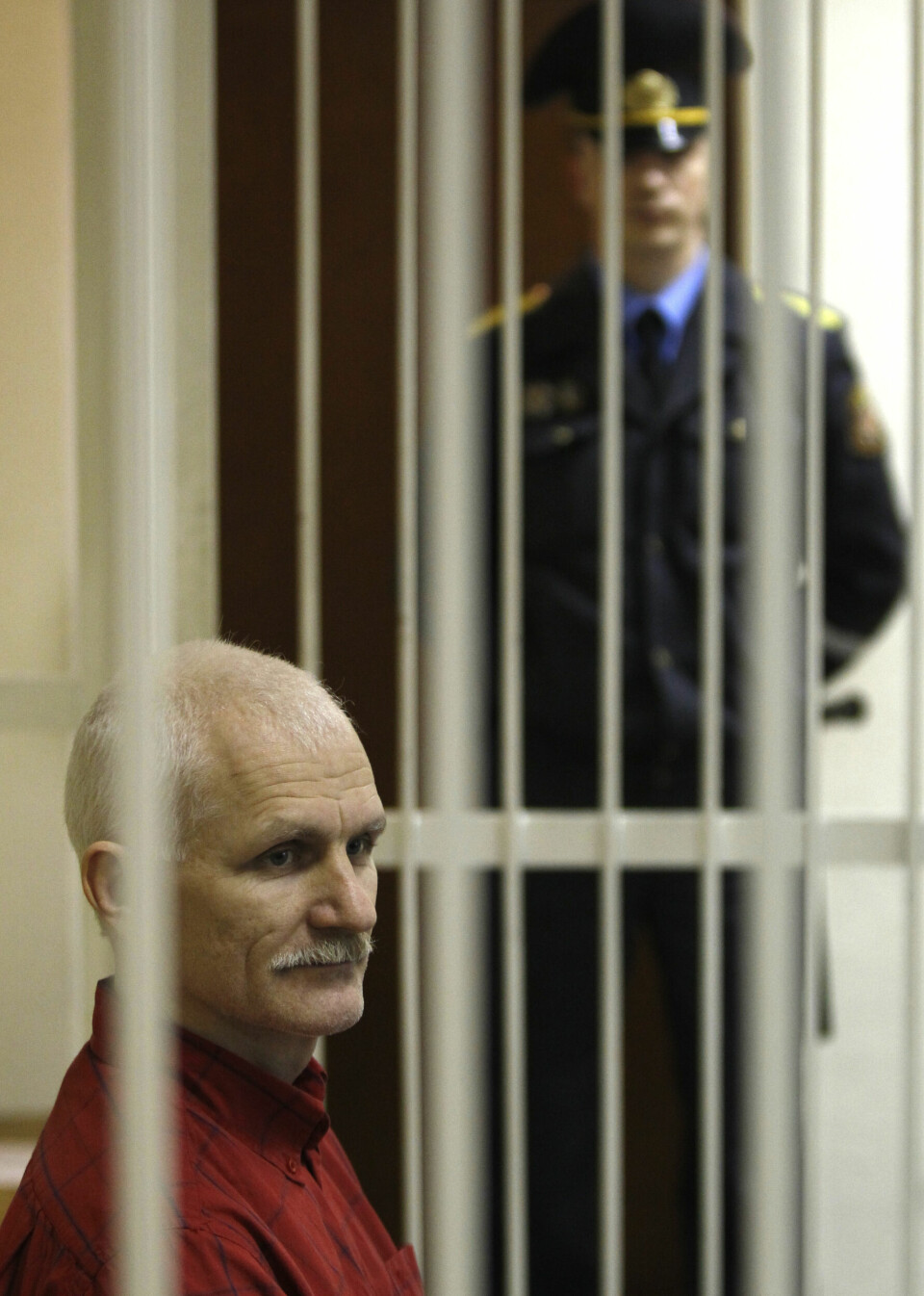 Ales Bialiatski er en av tre fredsprismottakere i 2022. Han sitter fengslet i Belarus. Ales Bialiatski er en av tre fredsprismottakere i 2022. Han sitter fengslet i Belarus.