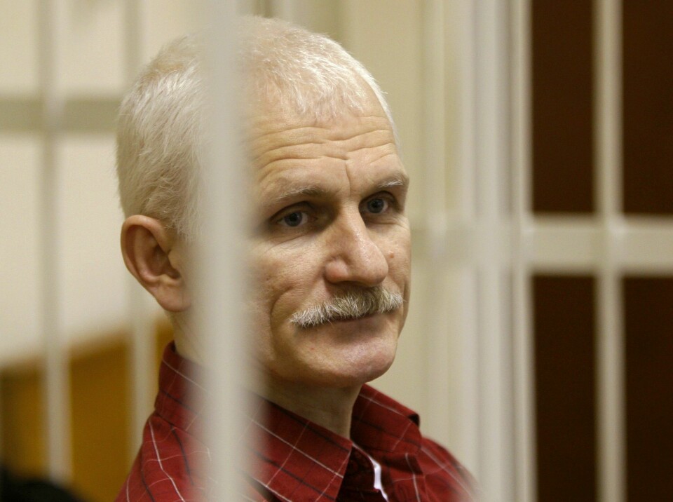 Aktivisten Ales Bjaljatski er fengslet i Belarus. Aktivisten Ales Bjaljatski er fengslet i Belarus. Foto: AP / Sergei Grits / NTB