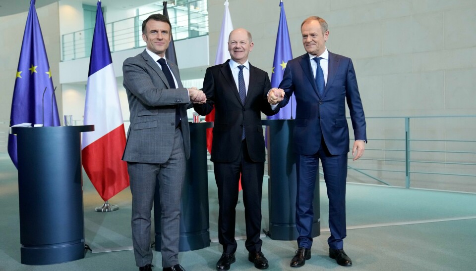 Frankrikes president Emmanuel Macron (t.v.), Tysklands statsminister Olaf Scholz (i midten) og Polens statsminister Donald Tusk (t.h.) møttes fredag i Berlin og forsikret at de taler med én stemme i spørsmålet om Europas sikkerhet. Frankrikes president Emmanuel Macron (t.v.), Tysklands statsminister Olaf Scholz (i midten) og Polens statsminister Donald Tusk (t.h.) møttes fredag i Berlin og forsikret at de taler med én stemme i spørsmålet om Europas sikkerhet. Foto: AP / NTB