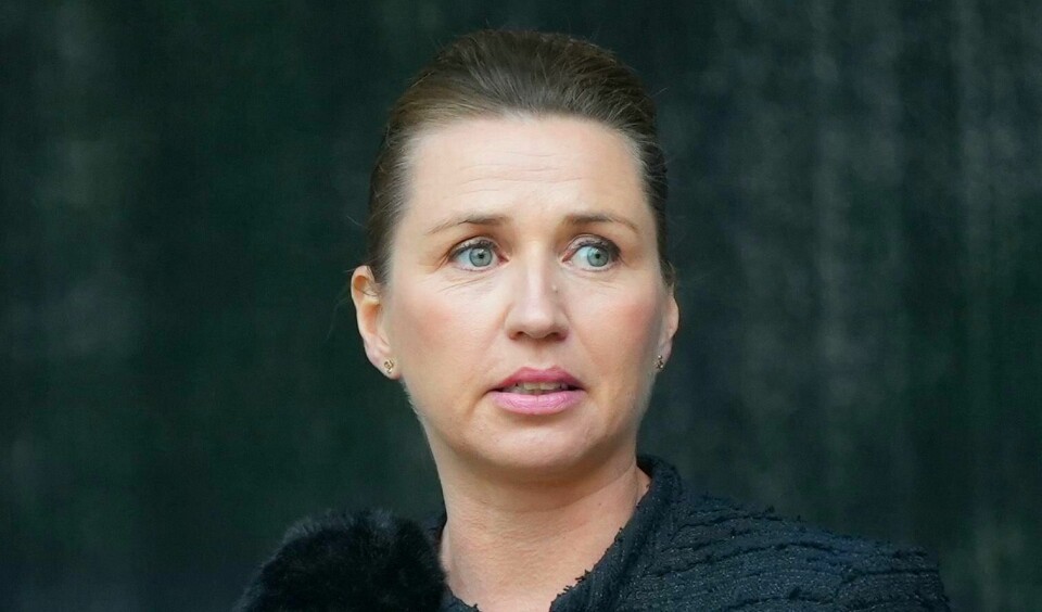 Statsminister Mette Frederiksen mener tiden er moden for en ny form for regjeringssamarbeid i Danmark. Danmarks statsminister Mette Fredriksen mener tida er inne for en bredt sammensatt samlingsregjering.