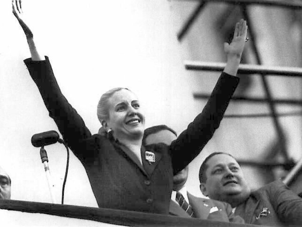 Evita gjennomførte en klassereise og representerte håpet og mulighetene for argentinerne. Her hilser hun sine tilhengere i 1951. FOTO: NTB SCANPIX