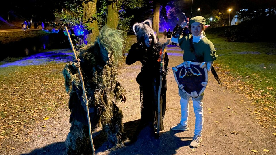 Det er både magiske og skumle skapninger å finne langs stien under Eventyrstien i Sandvedparken. Bildet er fra 2022. Det er både magiske og skumle skapninger å finne lans stien under Eventyrstien i Sandnes.