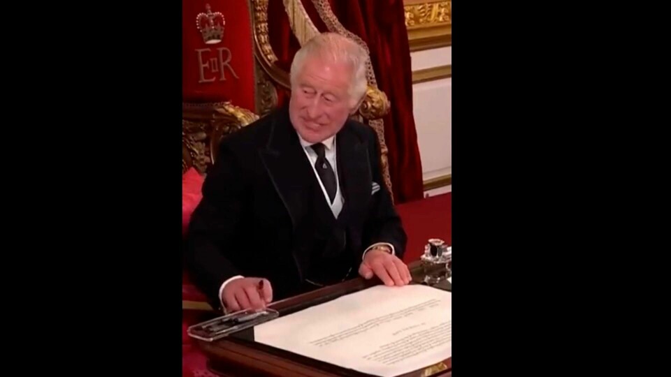 En tullevideo av kong Charles går viralt En tullevideo av kong Charles går viralt