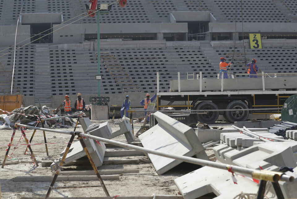 Arbeidere på Lusail, en av stadionene i 2022-VM. Arenaen skal ha plass til 80,000 tilskuere, og blant annet være åsted for åpningskampen og finalen. Lusail stadion