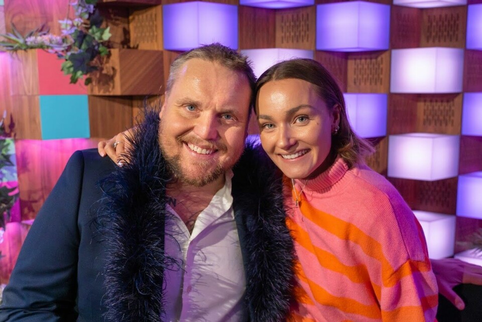 Arianrhod Engebø og Stian Thorbjørnsen er klare for å være programledere i Melodi Grand Prix 2023. Arian og Staysman er klare for å vere programleiarar i Melodi Grand Prix 2023.