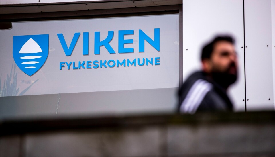 97 politikere fordelt på fire av de nye fylkene etter regionreformen til Solberg-regjeringen, fikk lønn fra både nytt og gammelt fylke samtidig i en periode. Blant annet i Viken. Viken fylkeskommune logo.Foto: Javad Parsa / NTB / NPK