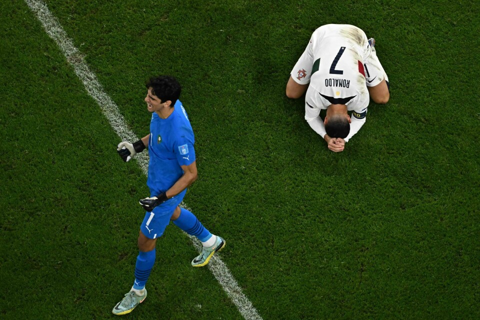 Et talende bilde. Cristino Ronaldos VM er over, Marokko-keeper Yassine Bounou er videre. Et talende bilde. Cristino Ronaldos VM er over, Marokko-keeper Yassine Bounou er videre.