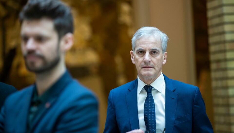 Jonas Gahr Støres regjering sliter og Bjørnar Moxnes blir hjemsøkt av krig. .