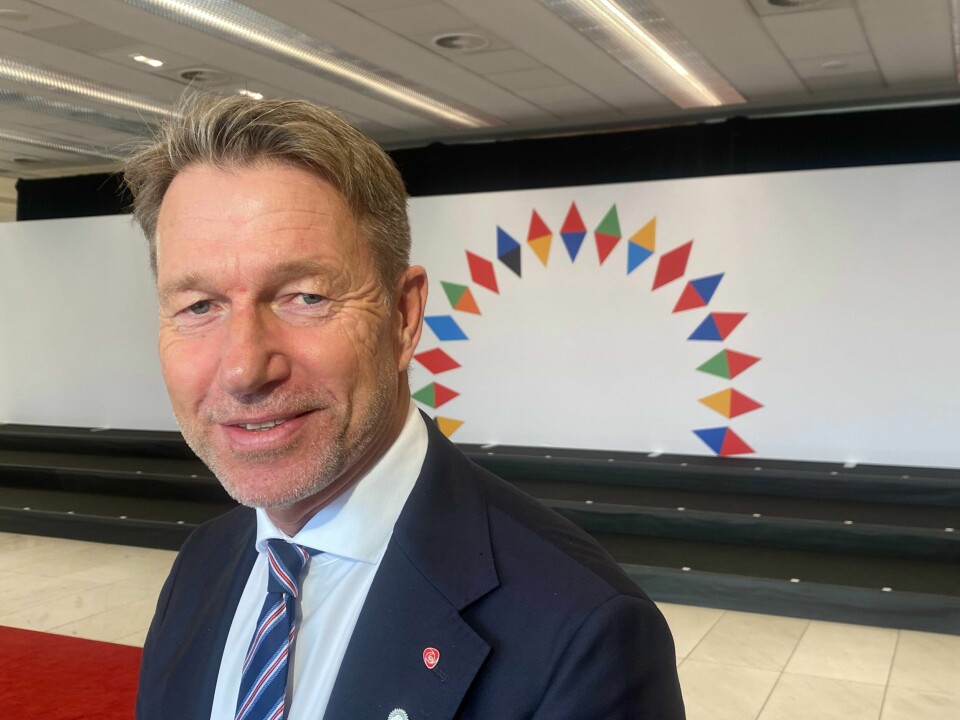 Olje- og energiminister Terje Aasland møtte ingen spørsmål om å gi rabatt på norsk gass, da han for første gang møtte alle sine EU-kolleger på det uformelle energiministermøte i Praha. Terje Aasland under EU-møte i Praha.Foto: Alf Ole Ask
