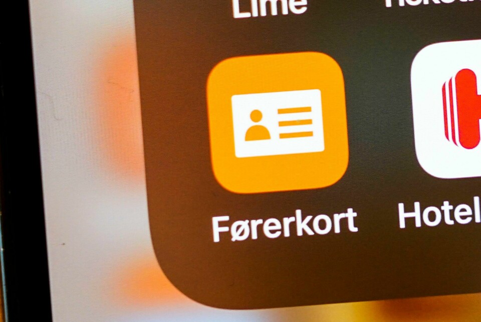 Mange har førerkortapp på mobilen, og kan nå bruke denne på apoteket. Har du diabetes type 2, bruker blodsukkerregulerende medisin og førerkort for lette motorkjøretøyer, må førerkortet fornyes innen nyttår.Illustrasjonsfoto: Lise Åserud / NTB
