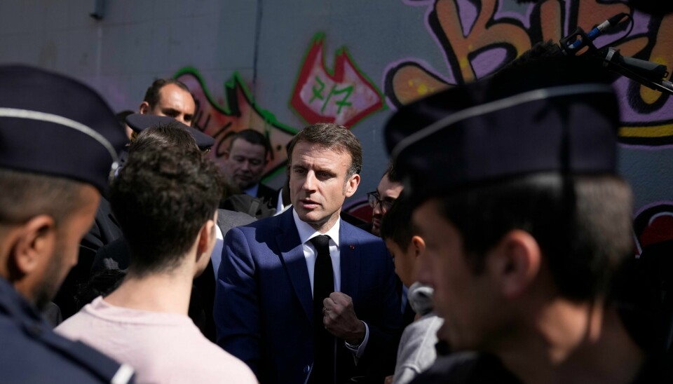 Frankrikes president Emmanuel Macron dukket tirsdag uventet opp i Marseille og varslet kamp mot narkobandene i byen. Frankrikes president Emmanuel Macron dukket tirsdag uventet opp i Marseille og varslet kamp mot narkobandene i byen. Foto: AP / NTB