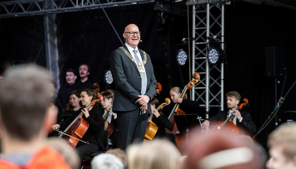 Rune Bakervik har fått flertall som byrådsleder i Bergen. Her taler han ved åpningen av Festspillene i Bergen på Torgallmenningen.Foto: Marit Hommedal / NTB Ordfører Runer Bakervik under åpningen av Festspillene i Bergen på Torgallmenningen tidligere i år. Foto: Marit Hommedal / NTB