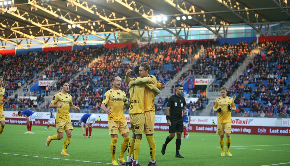 Bodø/Glimt jubler etter at Amahl Pellegrino har satte inn Glimts tredje mål på Intility. Det endte altså 0-6. Bodø/Glimt jubler etter at Amahl Pellegrino har satte inn Glimts tredje mål på Intility. Det endte altså 0-6.