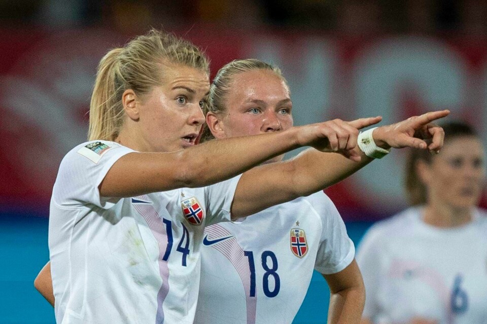 Ada Hegerberg sliter fortsatt med skade. Foto: Terje Pedersen / NTB Ada Hegerberg var på Gullballen-utdeling i Paris mandag. Foto: Terje Pedersen / NTB