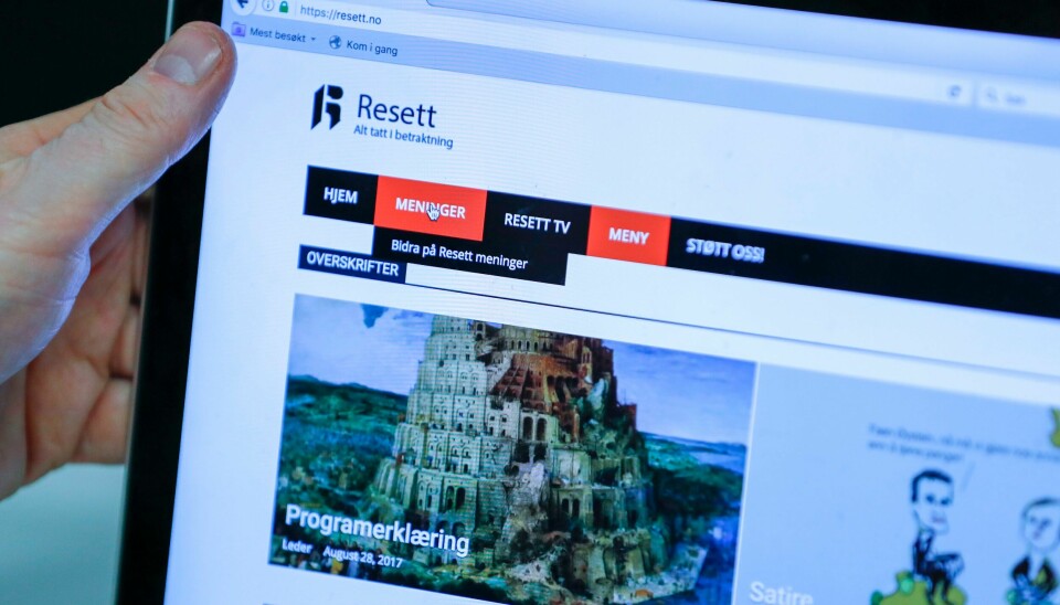 Vi takker alle bidragsytere og våre lesere, og synes det er trist at Resett som en av de få som har talt makten og de etablerte narrativ midt i mot, nå må legge ned, skrivet styret i nettavisen Resett. Nettavisen Resett ble lansert i 2017, og Lars Akerhaug ble ansatt som redaksjonssjef i 2019. Nå slutter han i avisen og kommer med sterk kritikk av avisen. Foto: Heiko Junge / NTB