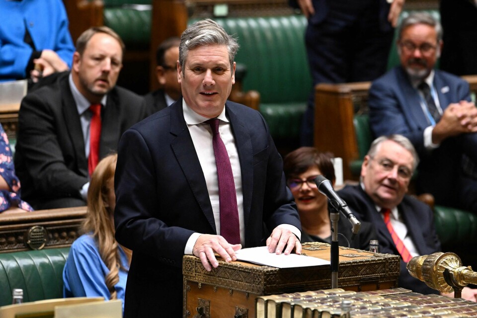 Labour-leder Keir Starmer har krevd nyvalg i Storbritannia. Labour-leder Keir Starmer avbildet i Underhuset i parlamentet.
