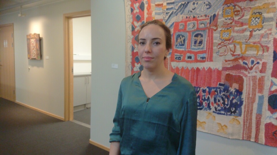 Stella Moris på vei inn til møte med Julian Assanges støttespillere i Stortinget. Stella Moris