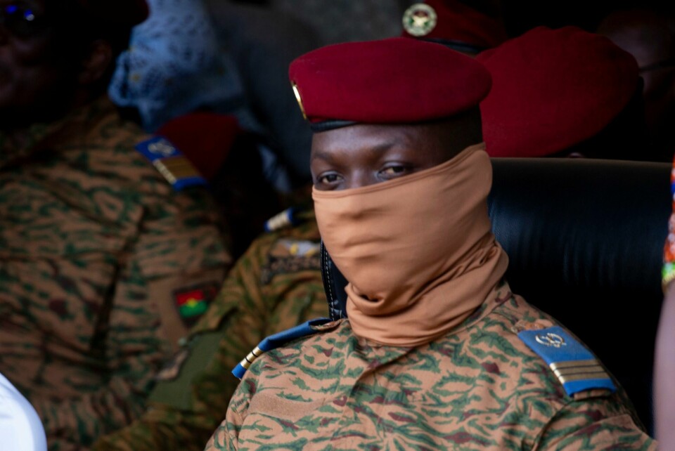 Myndighetene i Burkina Faso rekrutterer 50.000 sivile til kampen mot jihadistopprøret i landet. Juntaleder Ibrahim Traore utnevnte tirsdag en ny overgangsregjering i landet. Myndighetene i Burkina Faso rekrutterer 50.000 sivile til kampen mot jihadistopprøret i landet. Juntaleder Ibrahim Traore utnevnte tirsdag en ny overgangsregjering i landet. Foto: Kilaye Bationo / AP / NTB