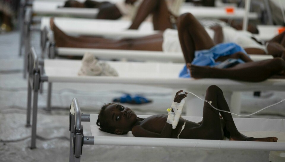 Et barn med kolerasymptomer får behandling ved en klinikk drevet av Leger Uten Grenser i Haitis hovedstad Port-au-Prince. Kolerautbruddet i landet vokser raskt i omfang. Et barn med kolerasymptomer får behandling ved en klinikk drevet av Leger Uten Grenser i Haitis hovedstad Port-au-Prince. Kolerautbruddet i landet vokser raskt i omfang. Foto: Odelyn Joseph / AP / NTB