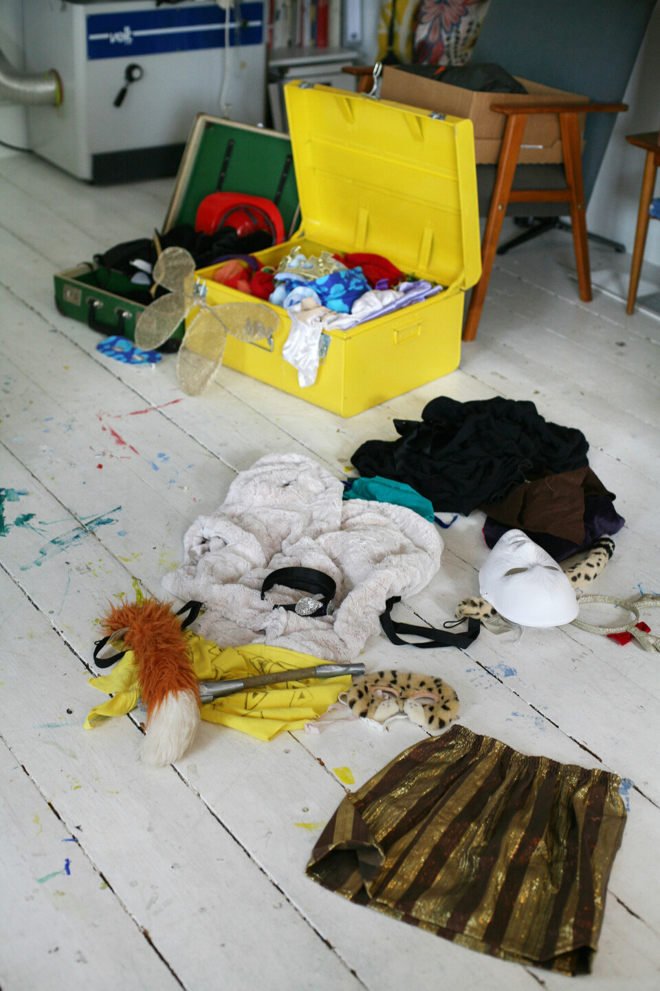 En utkledningskasse eller -koffert bør være obligatorisk i alle barnefamilier, mener Mari Melilot. En utkledningskasse eller -koffert bør være obligatorisk i alle barnefamilier, mener Mari Melilot.