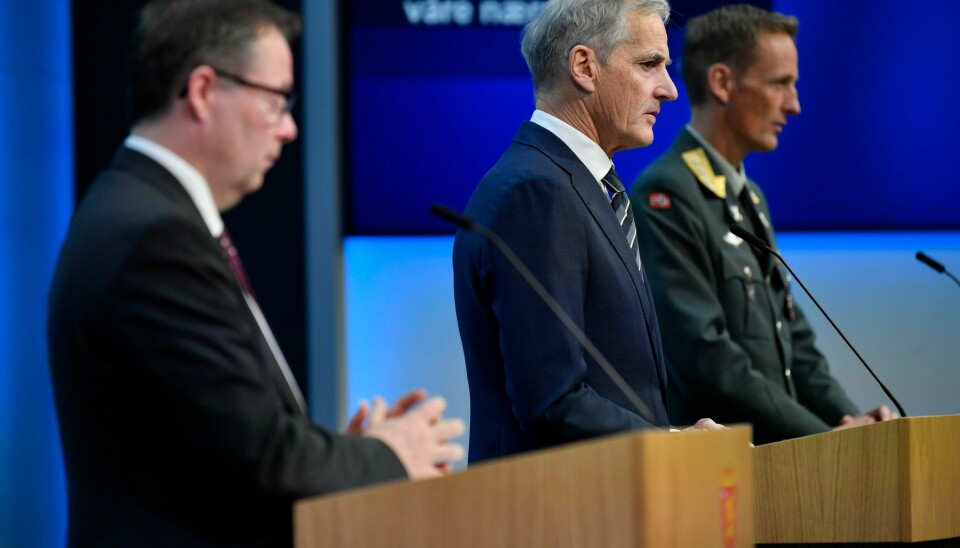 Fra venstre: forsvarsminister Bjørn Arild Gram, statsminister Jonas Gahr Støre og forsvarssjef Eirik Kristoffersen på mandagens pressekonferanse. Fra venstre: forsvarsminister Bjørn Arild Gram, statsminister Jonas Gahr Støre og forsvarssjef Eirik Kristoffersen på mandagens pressekonferanse.