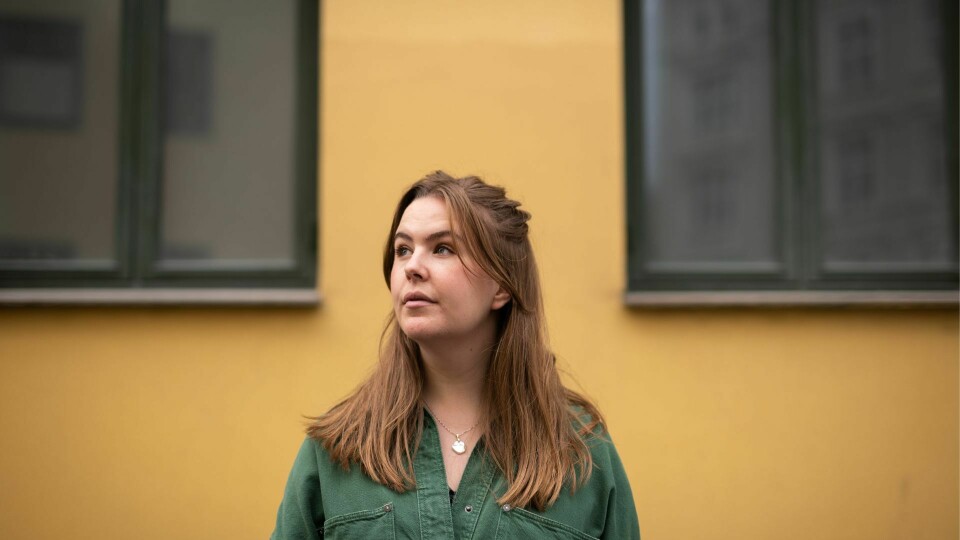 Jeg er 26 år, men bærer tampongen min knytt i hånda når jeg skal på do, som om mensen er en hemmelighet jeg burde holde for meg selv, skriver Selma Moren. Jeg er 26 år, men bærer tampongen min knytt i hånda når jeg skal på do, som om mensen er en hemmelighet jeg burde holde for meg selv, skriver Selma Moren.
