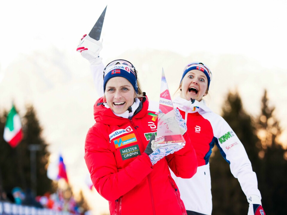 Therese Johaug og Ingvild Flugstad Østberg etter Tour de Ski i 2020. Therese Johaug og Ingvild Flugstad Østberg etter Tour de Ski i 2020. Foto: Terje Pedersen / NTB