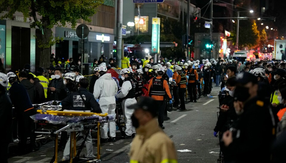 Det brøt ut kaos og oppsto trengsel i et populært utelivsdistrikt i Seoul lørdag. 154 personer omkom. Det brøt ut kaos og oppsto trengsel i et populært utelivsdistrikt i Seoul lørdag. 154 personer omkom. Foto: Lee Jin-man / AP / NTB