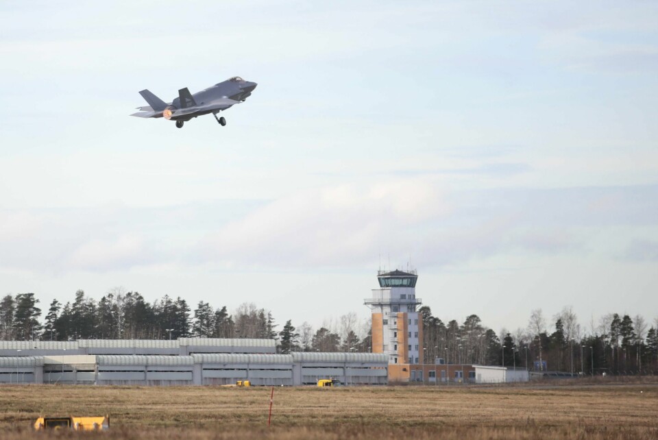 Rygge lufthavn vil ikke si hva slags militær aktivitet som vil foregå de neste ukene, og er årsaken til at de stenger for bruk av småflyene stasjonert på flyplassen. Foto: Håkon Mosvold Larsen / NTB Rygge lufthavn vil ikke si hva slags militær aktivitet som vil foregå de neste ukene, og er årsaken til at de stenger for bruk av småflyene stasjonert på flyplassen. Foto: Håkon Mosvold Larsen / NTB