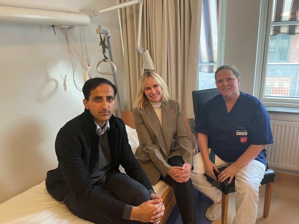 Høyres Hassan Nawaz /fra venstre), Anne Lindboe og daglig leder i Gatehospitalet Liv-Bente Nilsson fortviler over regjeringens kutt i støtte. Høyres Hassan Nawaz /fra venstre), Anne Lindboe og daglig leder i Gatehospitalet Liv-Bente Nilsson fortviler over regjeringens kutt i støtte.