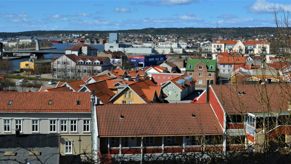«Det er ikke bare lommebøkene til innbyggerne i Fredrikstad, og andre «vanlige folk» i resten av Norge som lekker som siler om dagen, det samme gjør også lommeboken til Fredrikstad kommune.»