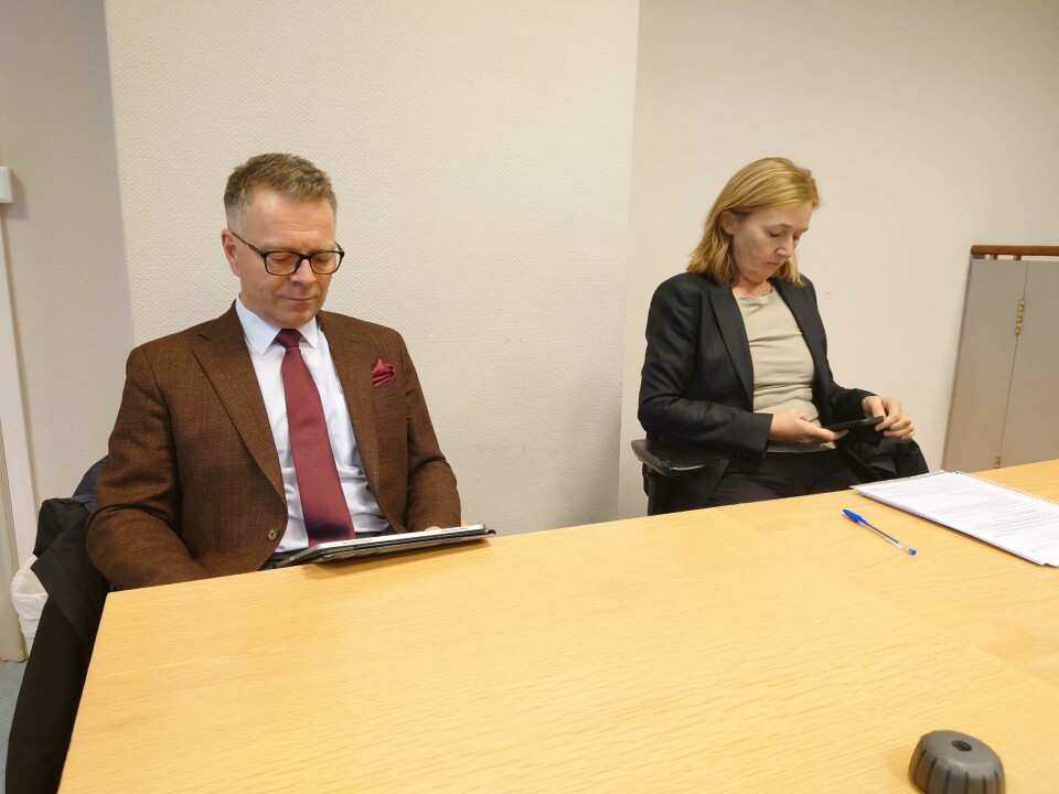 Politiadvokat Eli Valheim karakteriserer saken som alvorlig og har tatt ut siktelse for drapsforsøk. Her sammen med bistandsadvokat Bjarte Aarlie i Hordaland tingrett torsdag. Advokat Bjarte Aarlie og politiadvokat Eli Valheim
