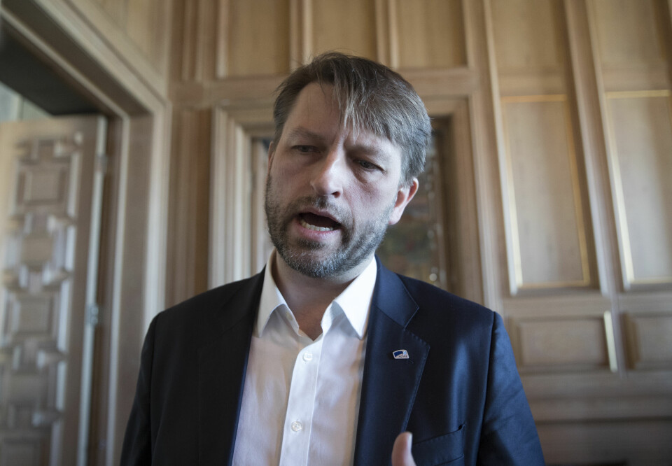 Eirik Lae Solberg (H) er kritisk til kuttene i oslobudsjettet. Lae Solberg i rådhuset