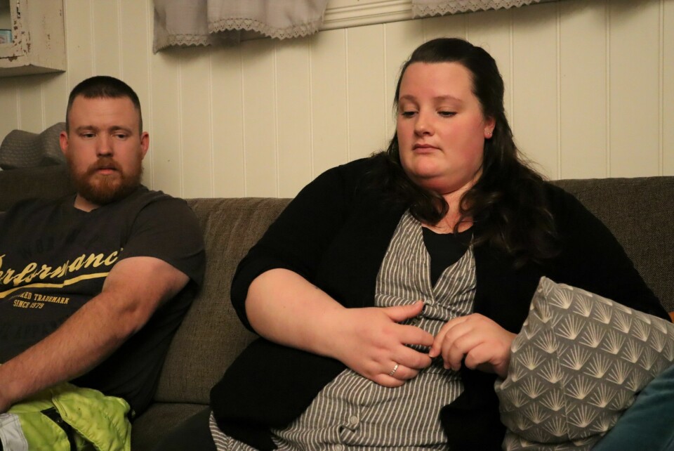 Ingrid Leiråmo og Andreas Nilsen Falk fryktet for livet til barnet hun bar på, men fikk ikke komme inn på nærmeste sykehus for sjekk. Ingrid Leiråmo og Andreas Nilsen Falk opplevde å miste barnet - og møtte en låst dør på nærmeste sykehus.